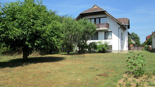 Eladó családi ház, Balatonlelleén 94.9 M Ft, 7 szobás