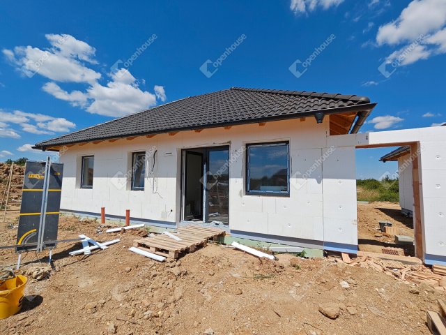 Eladó családi ház, Szombathelyen 67.5 M Ft, 2 szobás