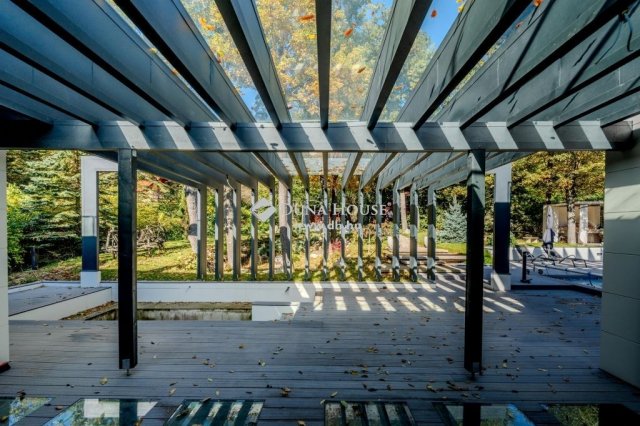 Eladó nyaraló, Pilisszentkereszten 693 M Ft, 6 szobás