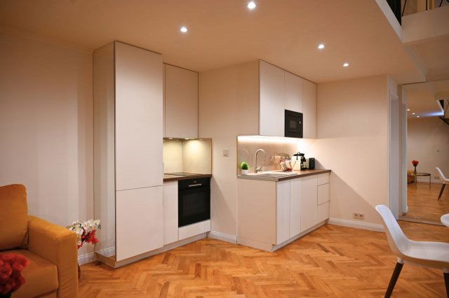 Kiadó téglalakás, albérlet, VI. kerületben, Nagymező utcában