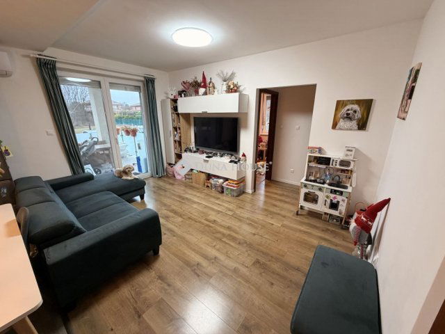 Eladó téglalakás, Kápolnásnyéken, Vasvári utcában 89 M Ft