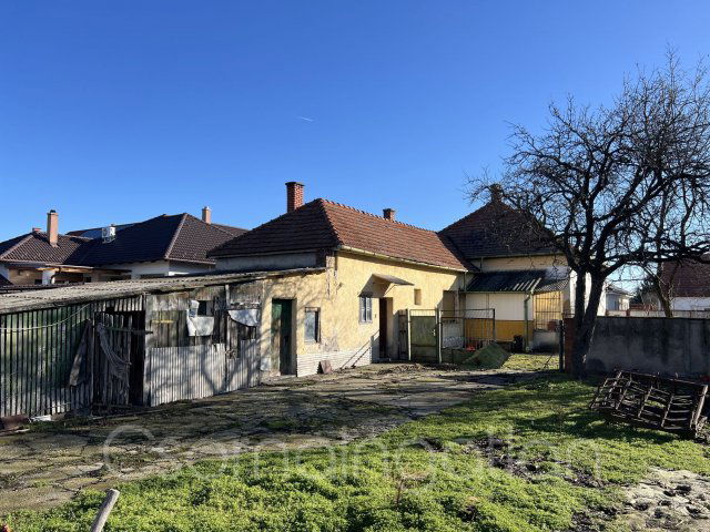 Eladó családi ház, Csornán 36.89 M Ft, 4 szobás