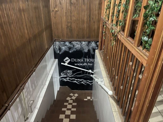 Eladó családi ház, Budaörsön 319 M Ft, 9 szobás