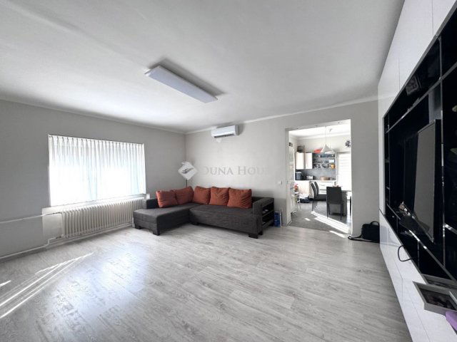 Eladó családi ház, Pécsett 105 M Ft, 4 szobás