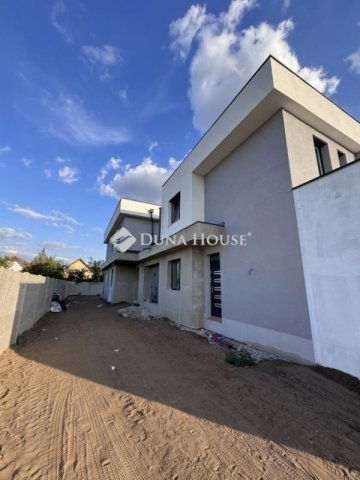 Eladó ikerház, Vecsésen 120 M Ft, 4 szobás