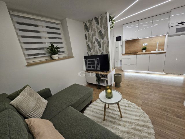 Eladó téglalakás, Budapesten, VI. kerületben 59.9 M Ft, 3 szobás