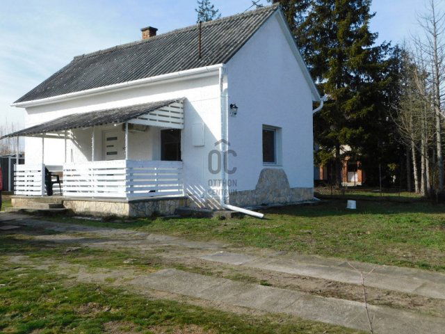 Eladó nyaraló, Tápiószentmártonon 22.5 M Ft, 2 szobás