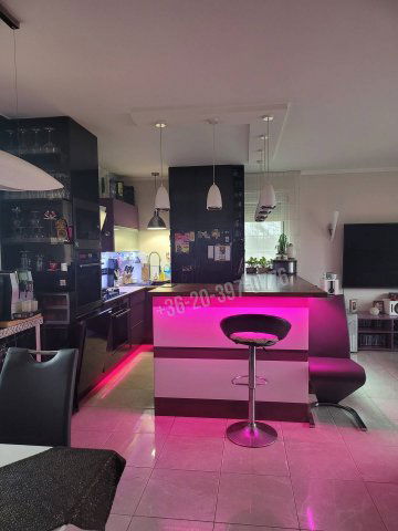 Eladó téglalakás, Győrött 83 M Ft, 3 szobás