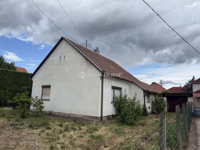 Eladó családi ház, Pécsett, Ungvár utcában 48.9 M Ft, 3 szobás