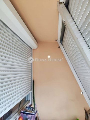 Eladó panellakás, Pécsett 44.9 M Ft, 3 szobás