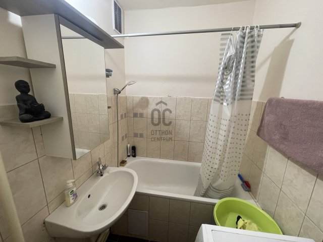 Eladó panellakás, Dunaújvárosban 33.5 M Ft, 2 szobás