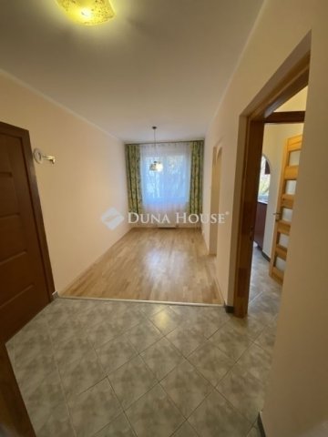 Eladó panellakás, Szegeden 72 M Ft, 3 szobás