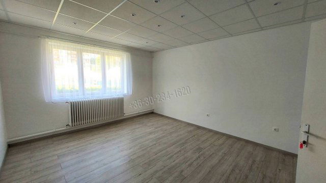 Kiadó iroda, Vácon, Vám utcában 85 E Ft / hó, 1 szobás
