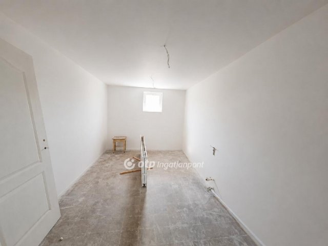 Eladó családi ház, Hosszúhetényen 31.5 M Ft, 4 szobás