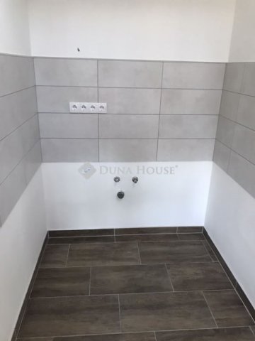 Eladó családi ház, Budapesten, XVIII. kerületben 115.3 M Ft