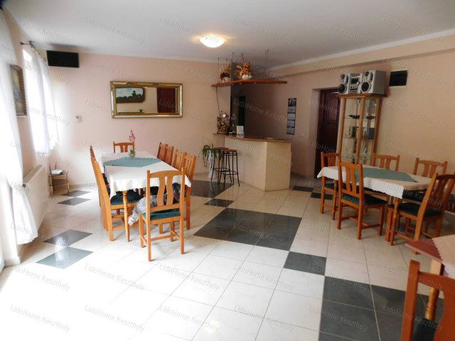 Eladó hotel, Zalakaroson 355.52 M Ft, 17 szobás