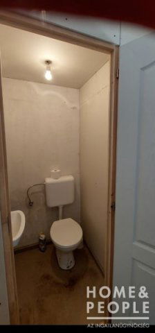 Eladó garázs, Hódmezővásárhelyen 16 M Ft