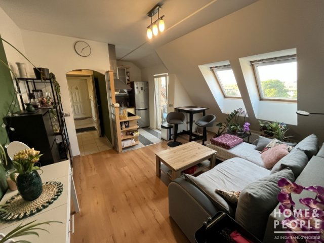 Eladó téglalakás, Szegeden 51.99 M Ft, 1+1 szobás