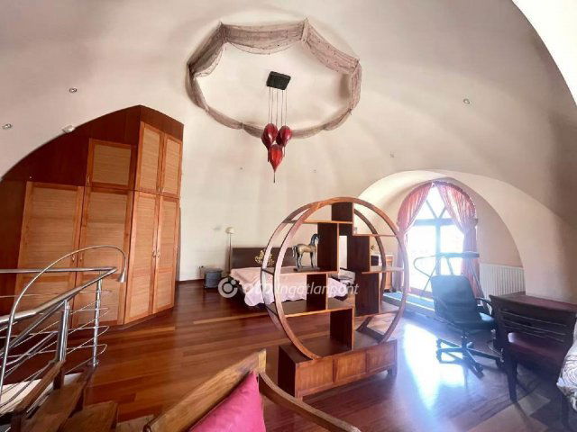 Eladó téglalakás, Budapesten, VI. kerületben 123 M Ft, 2 szobás