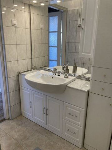 Eladó családi ház, Dombóváron 42.5 M Ft, 3 szobás