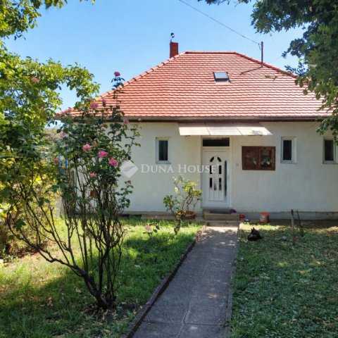 Eladó családi ház, Pécsett 43 M Ft, 3 szobás