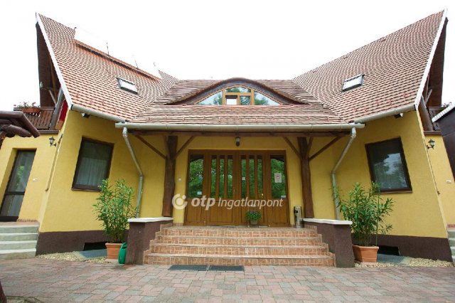 Eladó családi ház, Hajdúszoboszlón 142 M Ft, 3+4 szobás