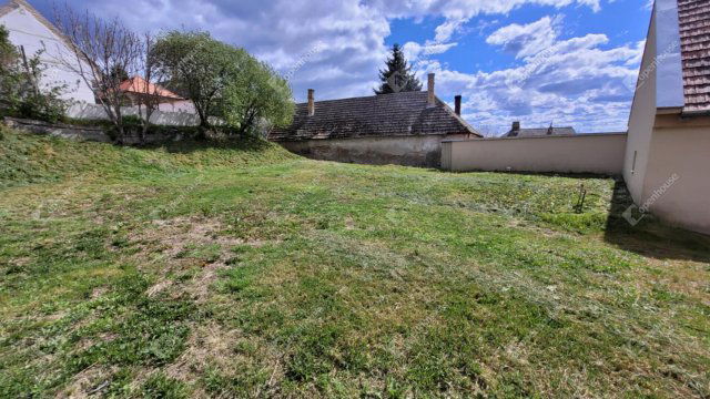 Eladó telek, Pannonhalmán 19.5 M Ft / költözzbe.hu
