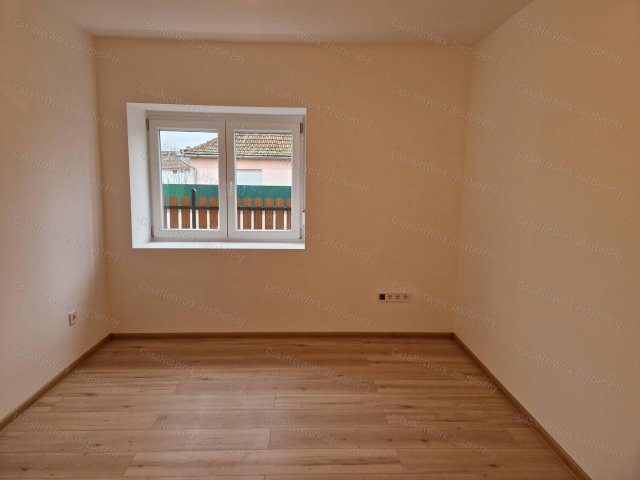 Eladó családi ház, Jászárokszálláson 33.5 M Ft, 3 szobás