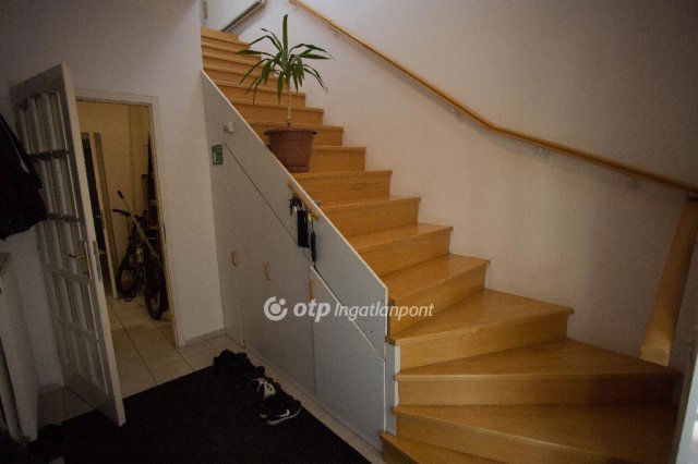 Eladó családi ház, Szűcsin 28 M Ft, 3+2 szobás