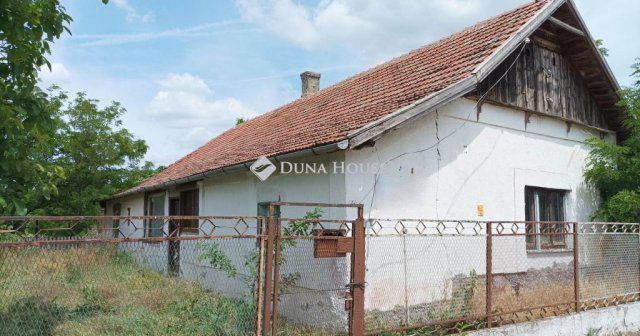 Eladó családi ház, Bakson 5.1 M Ft, 2+1 szobás