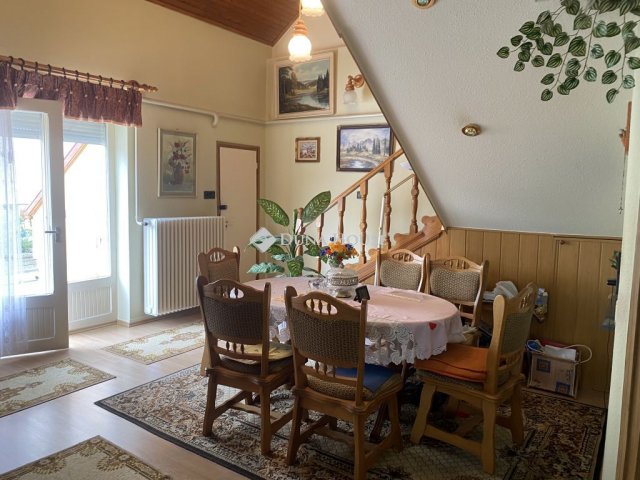 Eladó családi ház, Pécsett 129.9 M Ft, 5 szobás