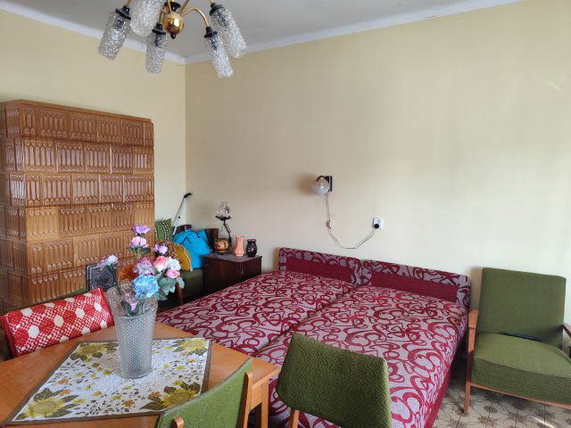 Eladó családi ház, Győrött 33.5 M Ft, 1 szobás