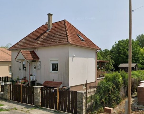Eladó családi ház, Győrzámolyon 40 M Ft, 4 szobás