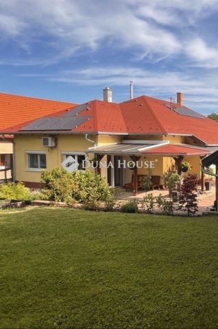 Eladó családi ház, Veresegyházon 165 M Ft, 4 szobás