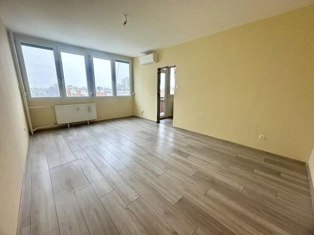 Eladó panellakás, Vácon 64 M Ft, 2 szobás / költözzbe.hu