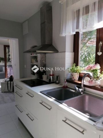 Eladó családi ház, Pécsett 94.99 M Ft, 2 szobás