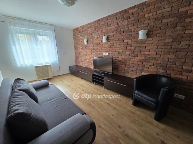 Kiadó téglalakás, albérlet, Debrecenben 220 E Ft / hó