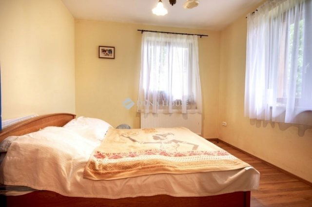 Eladó családi ház, Budajenőn 160 M Ft, 7 szobás