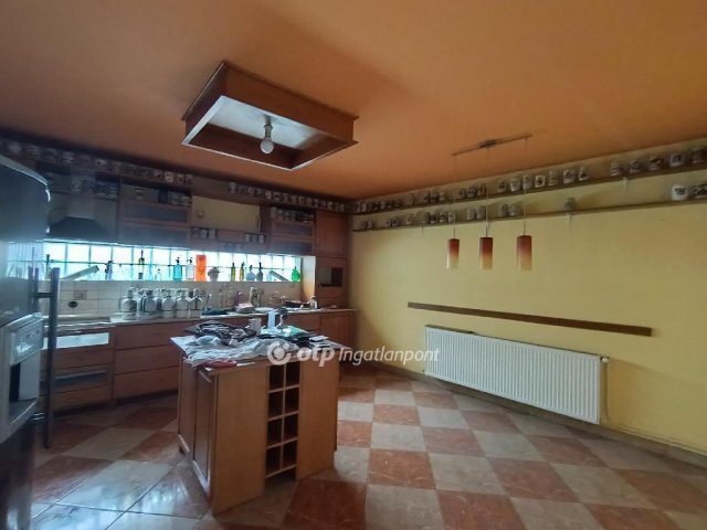 Eladó családi ház, Szentesen 69 M Ft, 6+2 szobás