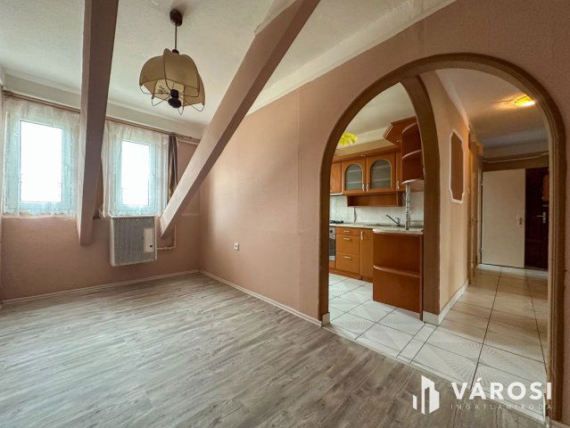 Eladó téglalakás, Salgótarjánban 20 M Ft, 3 szobás