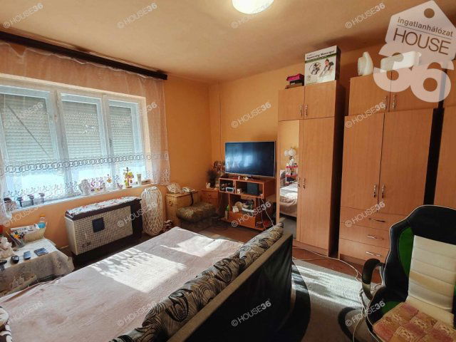 Eladó családi ház, Kunszentmiklóson 26.2 M Ft, 5 szobás