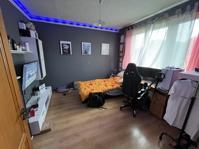 Eladó panellakás, Dunaújvárosban 37.99 M Ft, 3 szobás