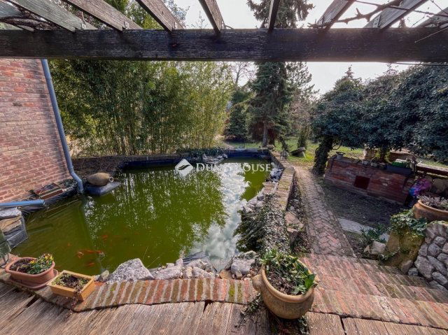 Eladó családi ház, Pécsett 497 M Ft, 8 szobás