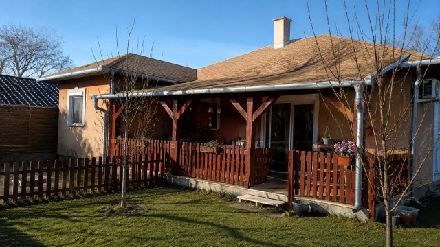 Eladó családi ház, Ráckevén 89.9 M Ft, 3 szobás