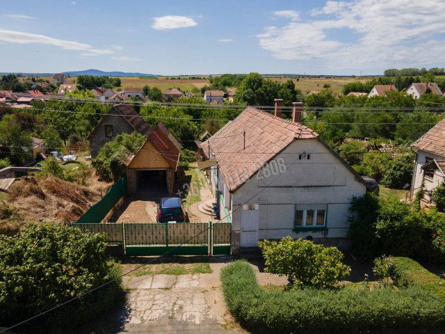 Eladó családi ház, Érsekvadkerten 17.9 M Ft, 3 szobás