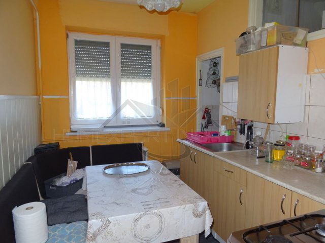 Eladó téglalakás, Pápán 33 M Ft, 2 szobás