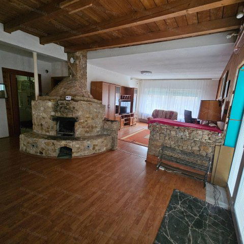 Eladó családi ház, Oroszlányban 65 M Ft, 4 szobás