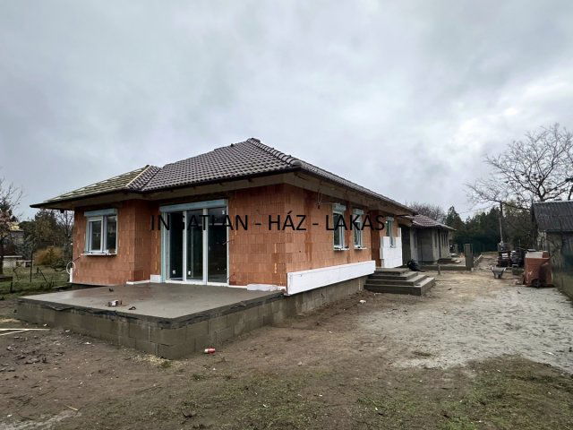 Eladó ikerház, Veresegyházon 114.9 M Ft, 5 szobás