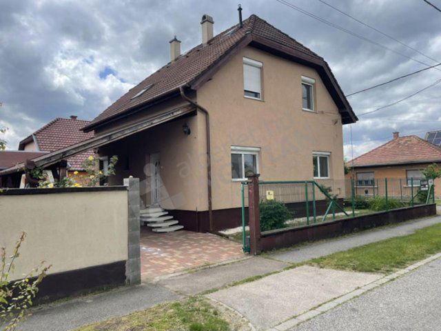 Eladó családi ház, Budapesten, XVII. kerületben, Szárny utcában