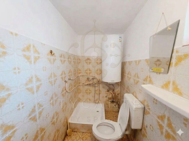 Eladó családi ház, Solton 42 M Ft, 4+1 szobás